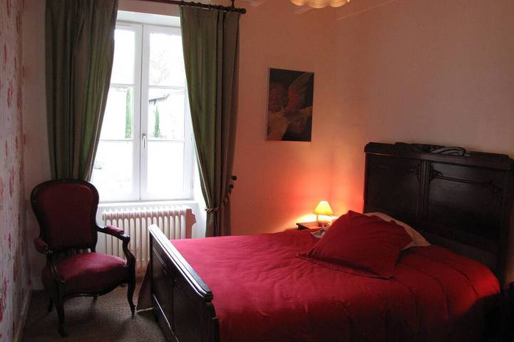 Gîte pour 5 personnes, avec jardin à La Bussière - 2