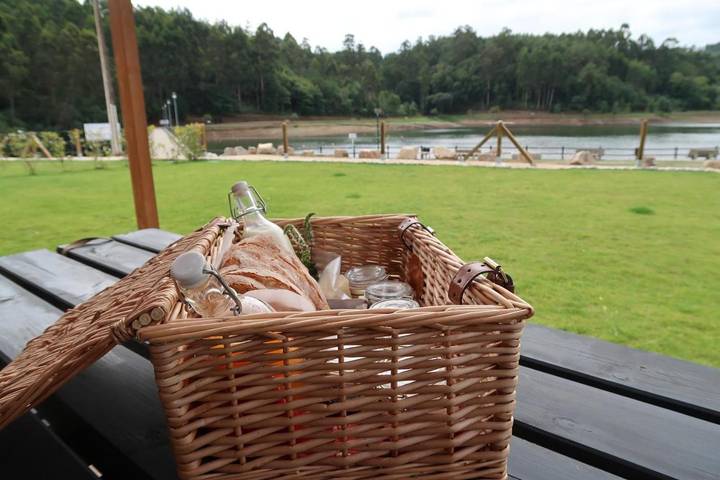 Albergue para 6 personas, con Terraza y Jardín además de Piscina y Vistas al lago en Carral - 2