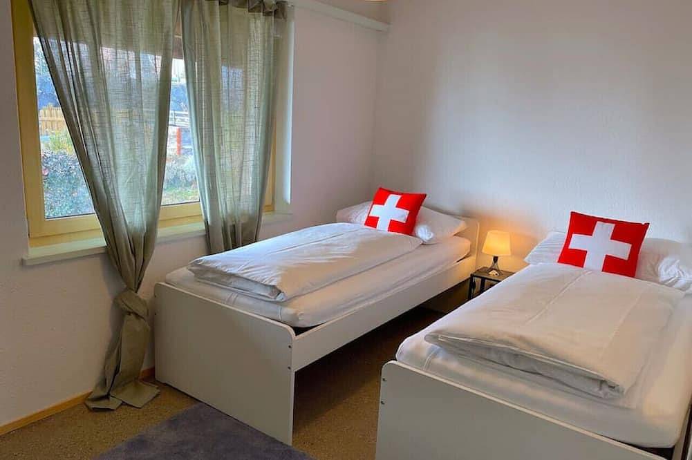 Swisshut Stunning Views Alps & Lake - Chalet Aeschlen in Sigriswil, Meer van Thun