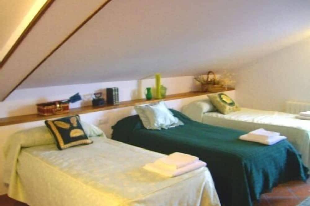 Rural House La Covatilla Refuge I, Ii, Iii and Iv *** for 5-7 seats in La Hoya, Salamanca Province