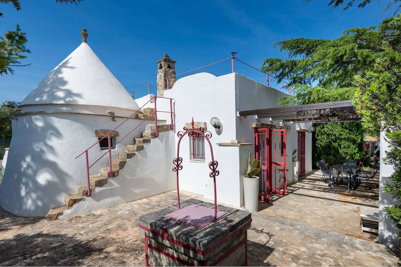 Trullo 'Riccardo' con terrazza privata, Wi-Fi e aria condizionata in Ostuni, Salento