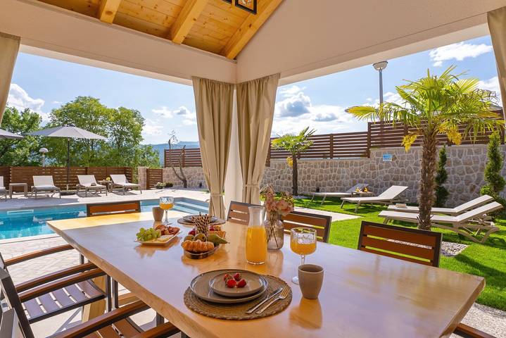 Villa Izvor, charmante Steinvilla mit 4 Schlafzimmern im Hinterland von Makarska in Imotski, Makarska Riviera
