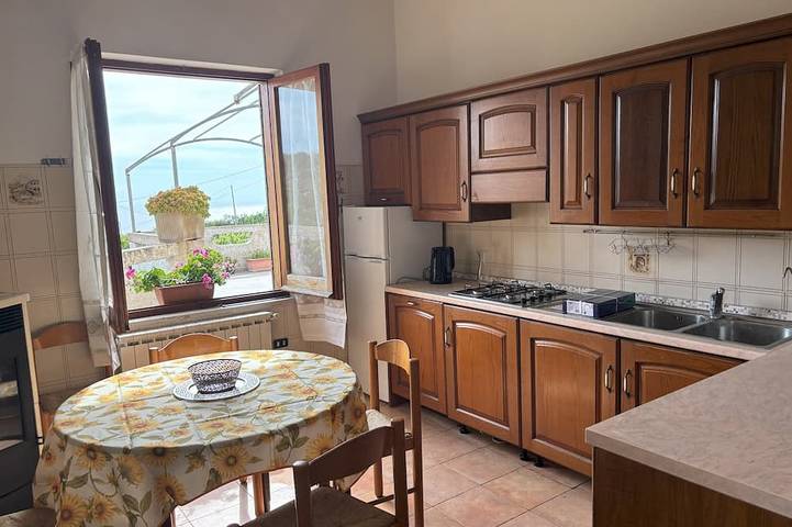Appartamento intero, Bosa Appartamento Bouganville con vista mare in Magomadas, Planargia
