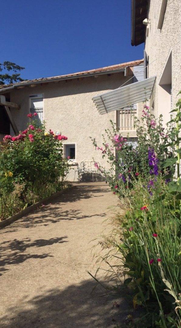 Gîte pour 12 personnes, avec jardin et terrasse, animaux acceptés dans l' Ain - 2