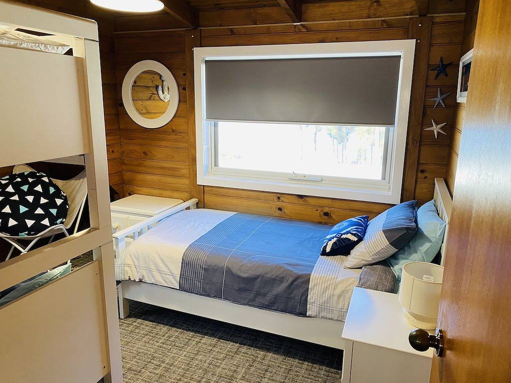 Memories Lakehouse at Dalmeny - pet friendly, waterfront, Sunday check out 3pm! in Dalmeny, New South Wales