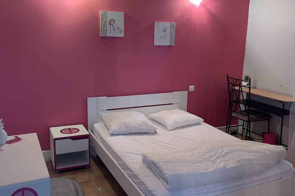 Chaleureuse maison de campagne au calme 8-10 personnes in Sainte-Sabine-Born, Périgord Pourpre