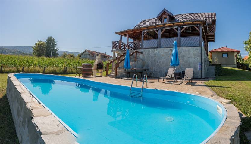 Ferienhaus für 8 Personen, mit Balkon und Terrasse sowie Garten und Pool
