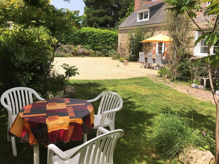 Gîte pour 8 personnes, avec jardin et terrasse à Plouha - 4