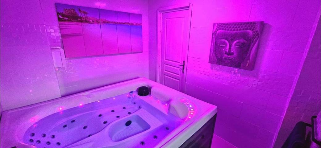 Appartement de vacances pour 7 personnes, avec Balcon ainsi que Jacuzzi et Terrasse