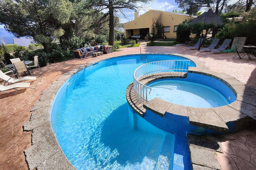 El Rincón de Gaia ✨🌸🌱\n8 personas, piscina, barbacoa, jardín privado in El Espinar, Segovia Provinz