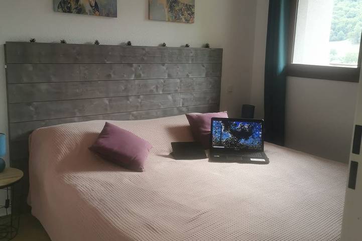 Entire apartment, Appartt2 39M2 Arreau from 50 € / night min 7 nights with summer pool 6 pers in Arreau, French Pyrenees