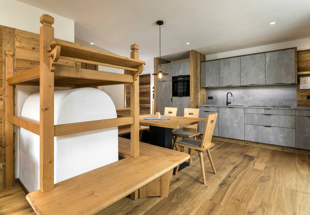 Appartamento intero, Appartamento "Waidacherhof Wiese" con vista sulle montagne, balcone e Wi-Fi in Lago di Braies, Braies