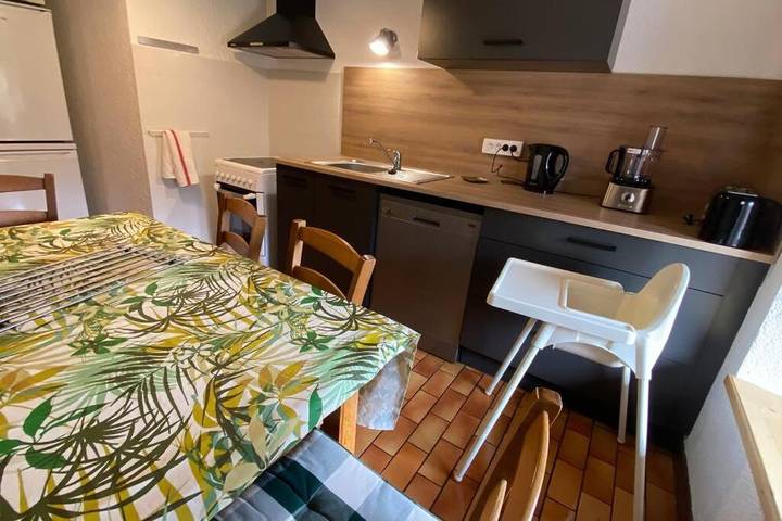 Gîte pour 6 personnes, avec jardin et vue à Haut-du-Them-Château-Lambert - 4