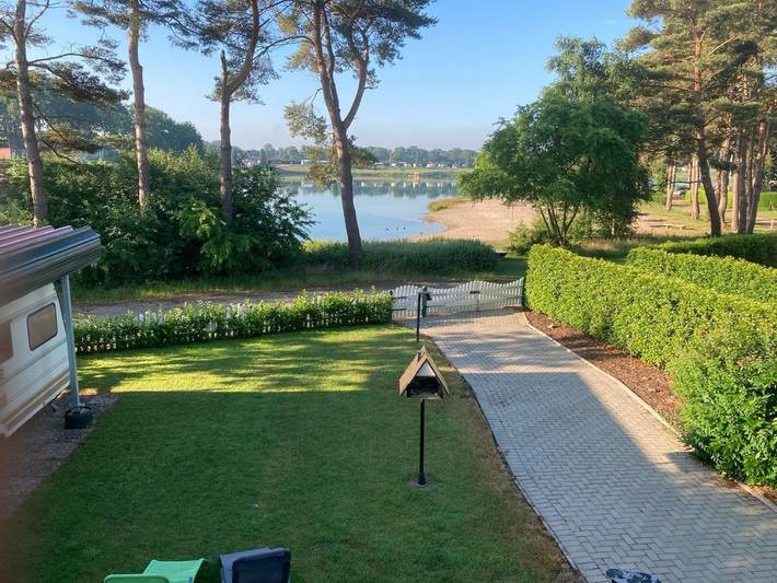 Ferienhaus für 4 Personen, mit Balkon und Terrasse sowie Garten und Seeblick in Ammerland - 2