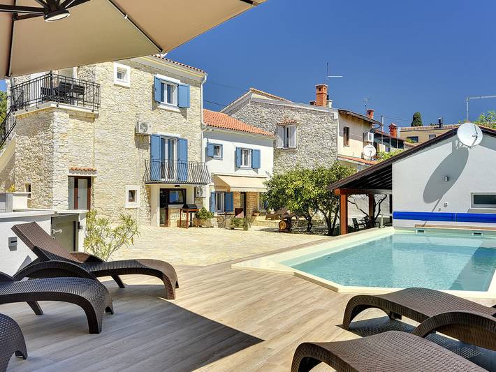 Appartamento per 4 persone, con terrazza e piscina nonché giardino a Pula Croazia