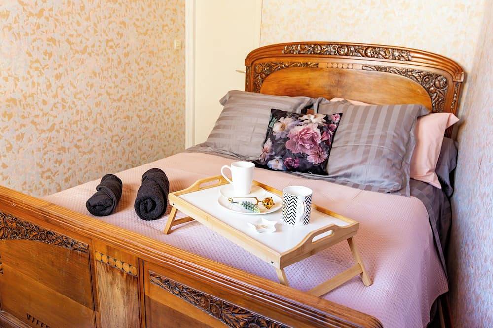 Entire apartment, La Rosée - 2-room family apartment, Wifi, Tv box, garden in Bourbonne-les-Bains, Haute-Marne