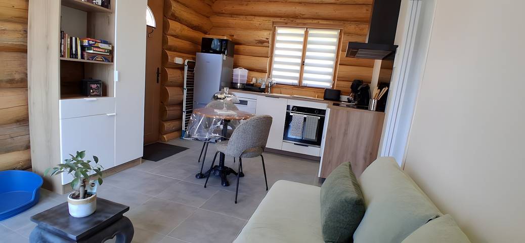 La Cabane en fuste De Maël in Saint-Mamet-la-Salvetat, Région d'Aurillac