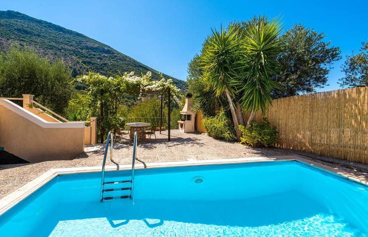 Villa pour 2 personnes, avec jardin ainsi que terrasse et piscine à Ithaque