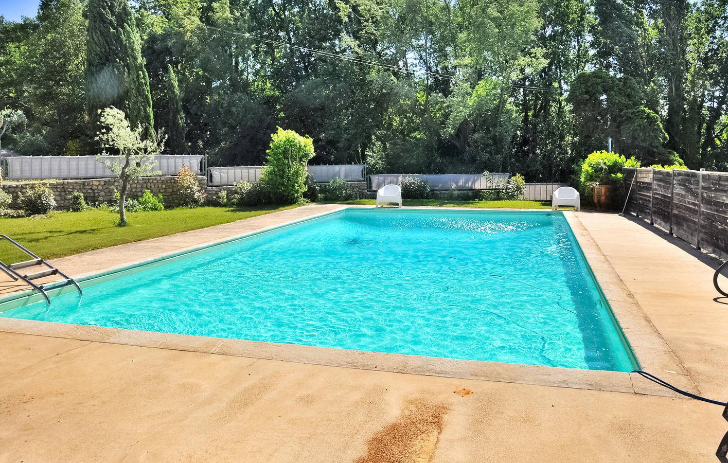 Gemütliches 70m Apt mit Spielzimmer, Parkplatz, Pool - 400m zur Stadt in Saint-Roman-de-Malegarde, Vaucluse