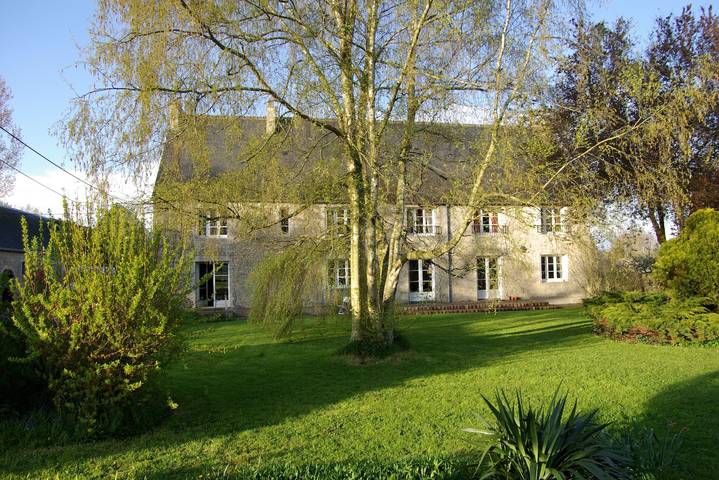 “Orme Room” Guesthouse at Ferme De La Houlotte with Terrace, Garden and Wi-Fi in Nonant, Bayeux region