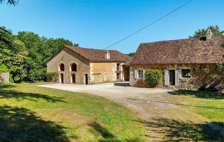 Location de vacances pour 31 personnes, avec terrasse à Saint-Georges-de-Montclard