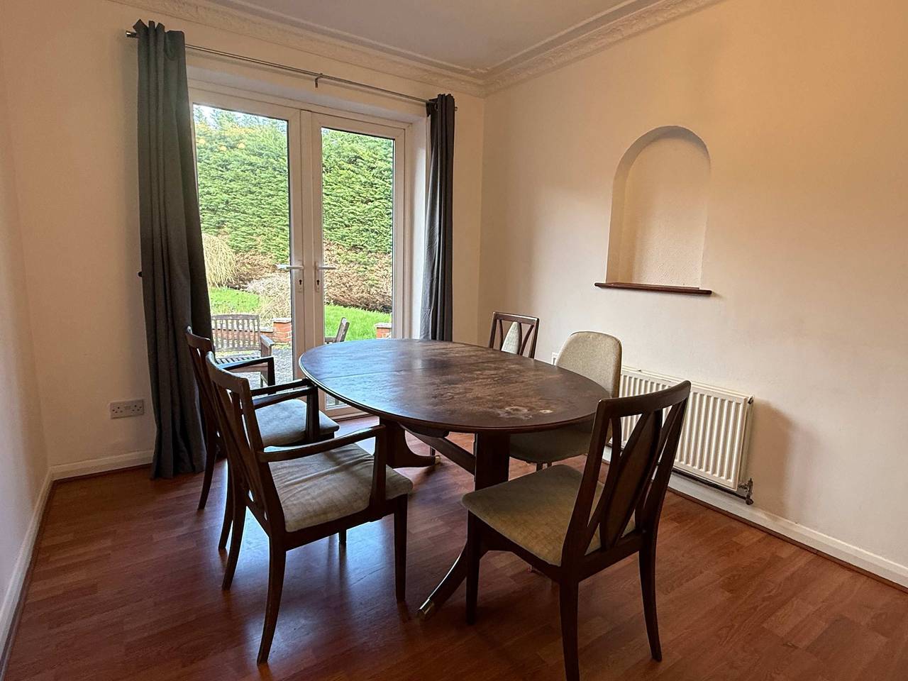 Large 4 Bed with Parking in Warwickshire