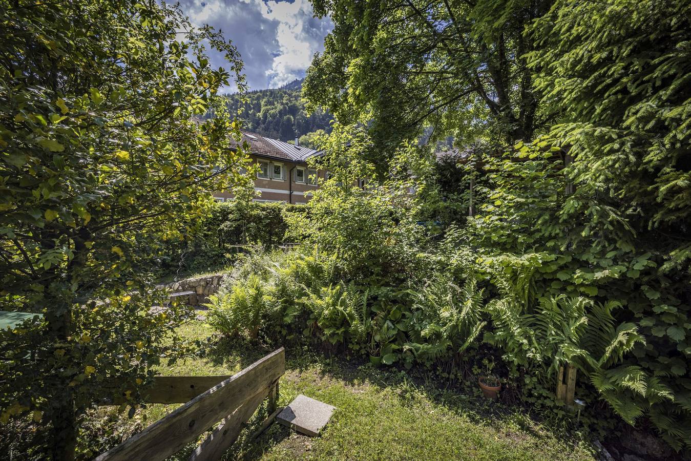 Ganze Ferienwohnung, Ferienwohnung Sommer Bad Reichenhall - Ferienwohnung, 100qm, 2 Schlafzimmern, Kamin, Terrasse, Sauna und Garten in Bad Reichenhall, Berchtesgadener Alpen