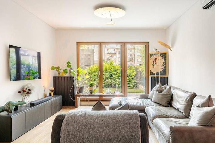 Apartamento para 2 personas, con sauna y piscina además de jardín y jacuzzi en Belgrado