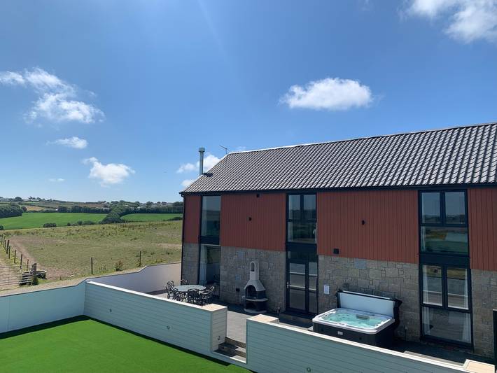 Cottage for 8 people, with Garden and Pool as well as Sauna in Mullion