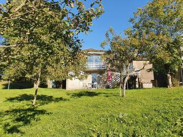 Gîte pour 6 personnes, avec terrasse et jardin, animaux acceptés à Montredon-Labessonnié
