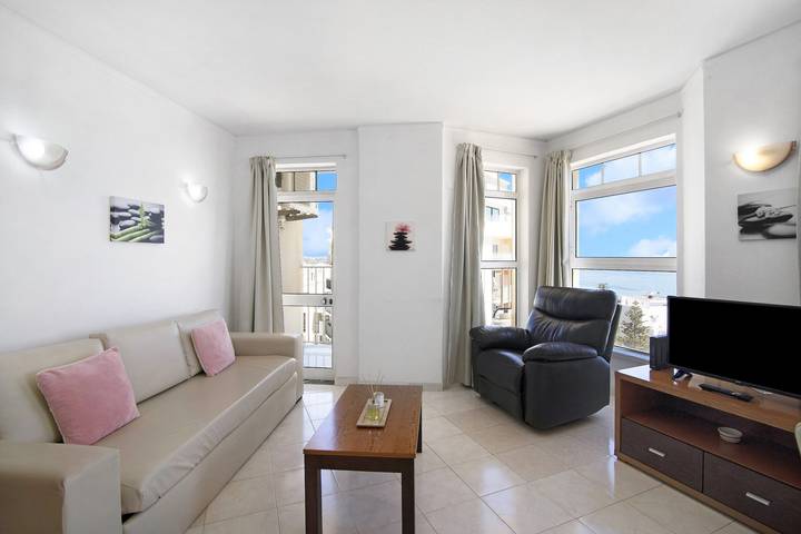 Appartamento intero, App. Camões 11ºC - V. Mar con A/C, Wi-Fi e piscina in Armação de Pêra (costa), Armação de Pera