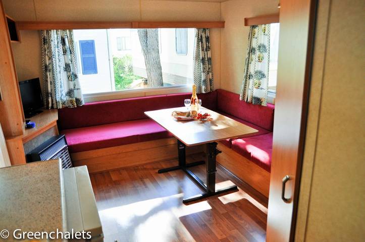 Camping pour 4 personnes, avec vue ainsi que terrasse et jardin, animaux acceptés à Roquebrune-sur-Argens - 3