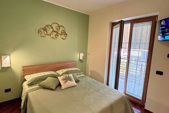 Entire apartment, Mazzini28, A1 Caserta North, Royal Palace, concerts, Naples, coast, southern Italy in Casapulla, Caserta Province