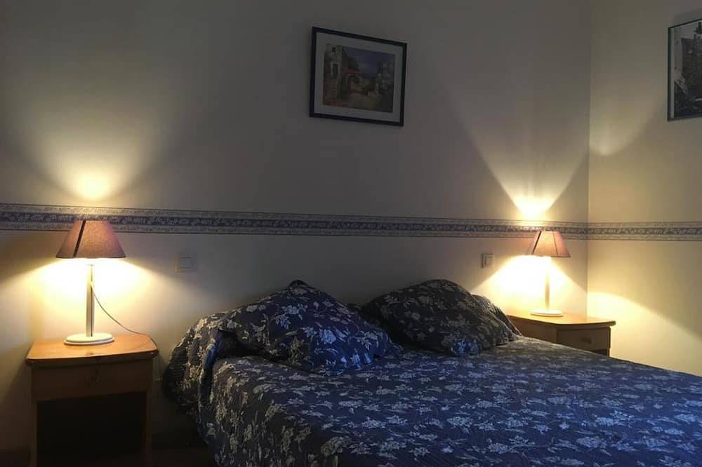 Charming House Near Cheverny Castle with Garden, Bbq, Wifi, Pet-Friendly, Sleeps 6 in Cheverny, Sologne