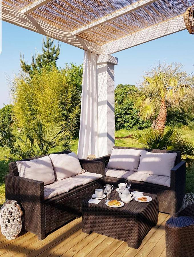 Location de vacances pour 4 personnes, avec Terrasse et Jardin ainsi que Sauna et Vue à L'Île-d'Olonne