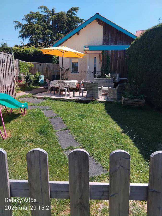 Maison d’hôte pour 5 personnes, avec Jacuzzi et Terrasse ainsi que Jardin et Vue dans l' Isère