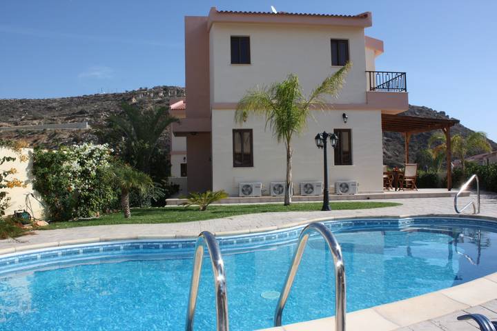 Location de vacances pour 4 personnes, avec balcon/terrasse et vue sur l’océan dans Πισσούρι