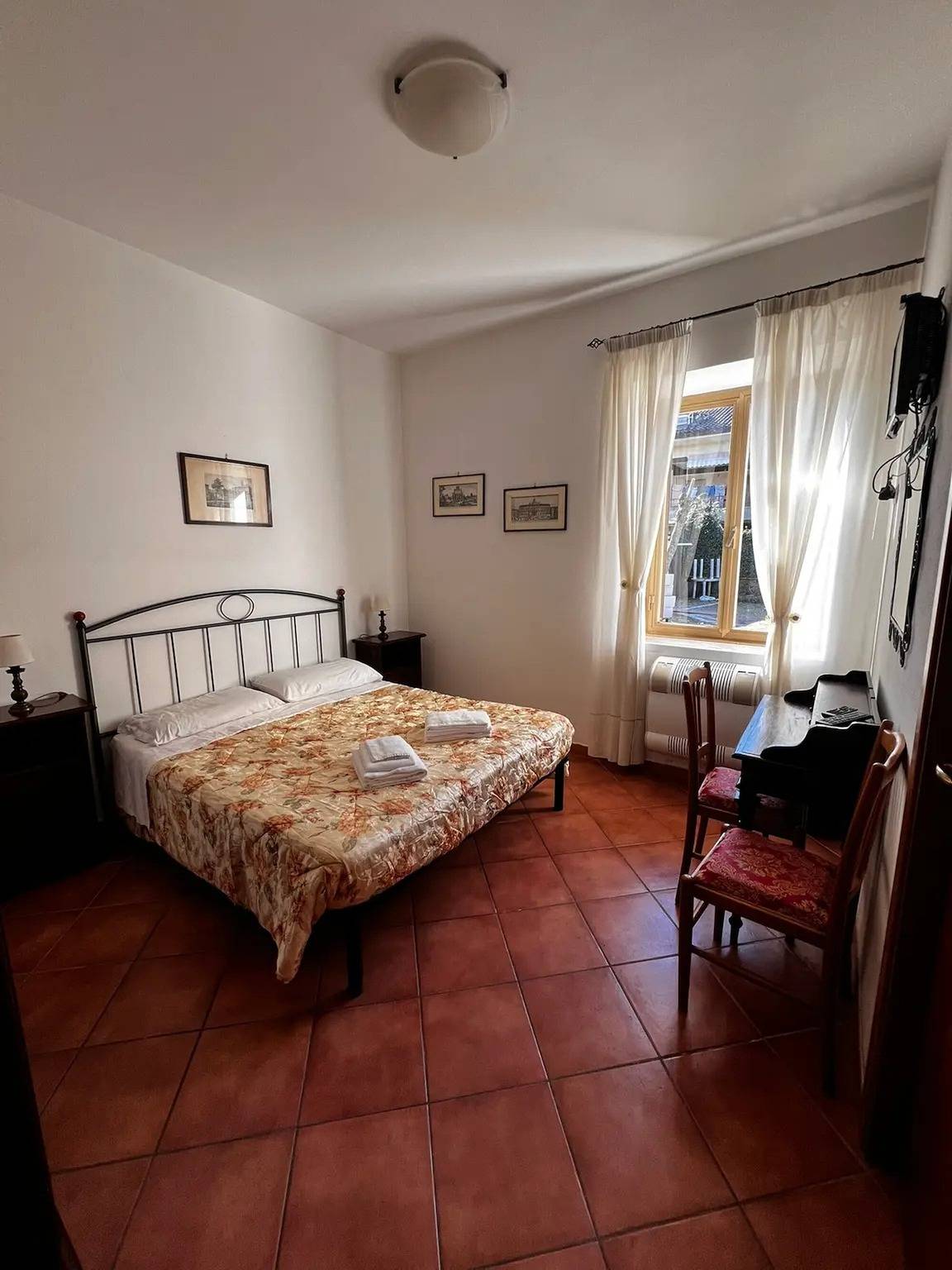 Camera 'Matrimoniale 2' con giardino condiviso e Wi-Fi in Rocca di Papa, Castelli Romani