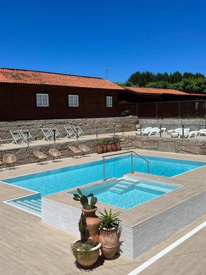 Camping para 2 personas, con Terraza además de Jardín y Piscina en Rias Baixas