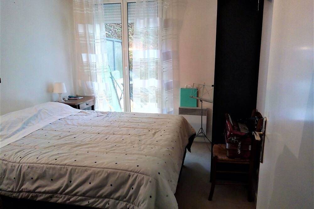 Appartement entier, Coin de Verdure à 6 km de Paris et 15 mn. Centre de Paris - Rer Direct à 200 m in Le Plessis-Robinson, Hauts-de-Seine