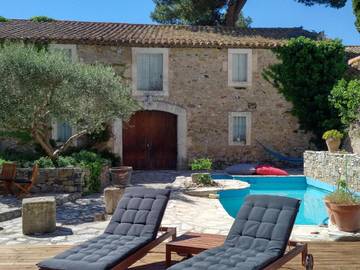 Location de vacances pour 13 personnes, avec jardin et piscine à Ginestas
