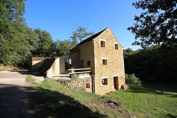 Gîte pour 12 personnes, avec piscine et jardin à Campagnac-lès-Quercy