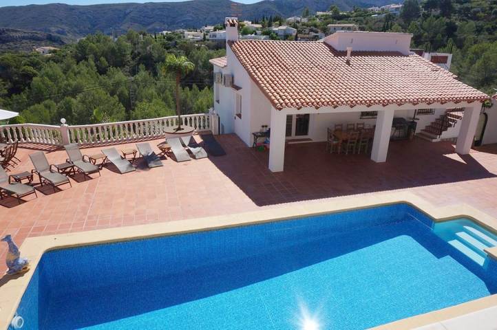 Casa rural para 14 personas, con Balcón y Jacuzzi además de Terraza y Jardín en Jalón - 4