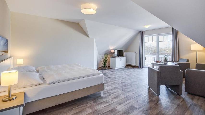 Hotel für 4 Personen, mit Sauna und Balkon sowie Ausblick und Pool in Markgrafenheide - 3