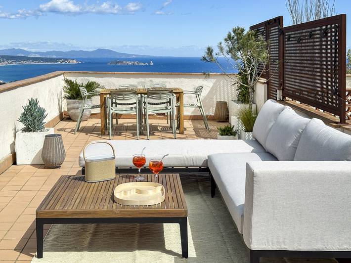 Location de vacances pour 4 personnes, avec terrasse et piscine à Begur