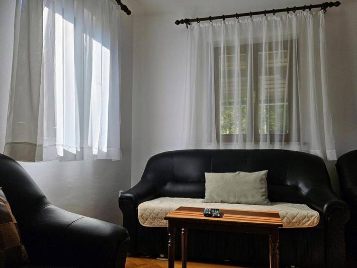 Location de vacances pour 3 personnes, avec vue et jardin dans Poljanak - 4