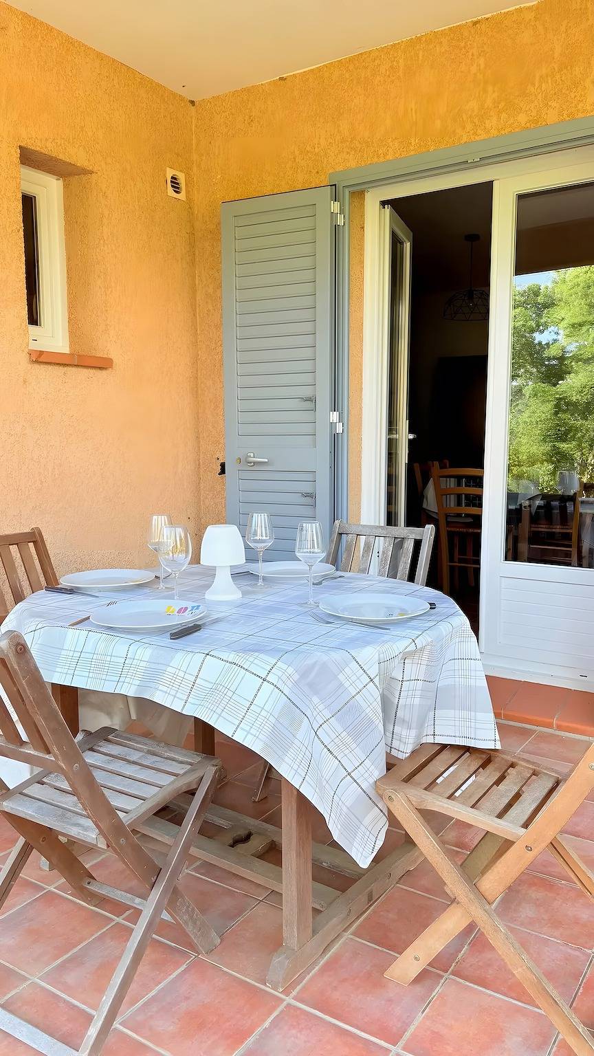 « Limbarto - Gîte climatisé au calme à 10 min de porto-pollo» avec terrasse privée et climatisation in Serra-di-Ferro, Région d'Ajaccio