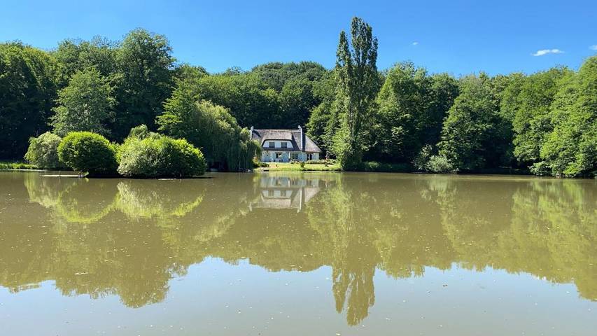 Location de vacances pour 14 personnes, avec Terrasse et Jardin ainsi que Vue sur le lac et Vue à Savigny-en-Sancerre