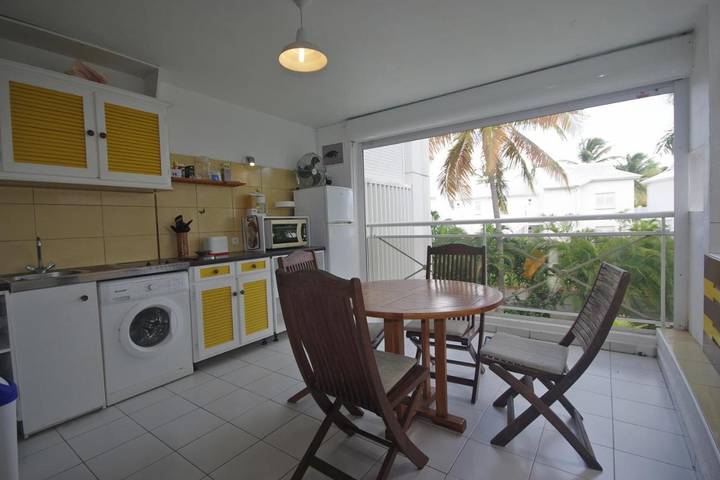 Gîte pour 4 personnes, avec piscine ainsi que vue et terrasse dans Port De Saint Francois