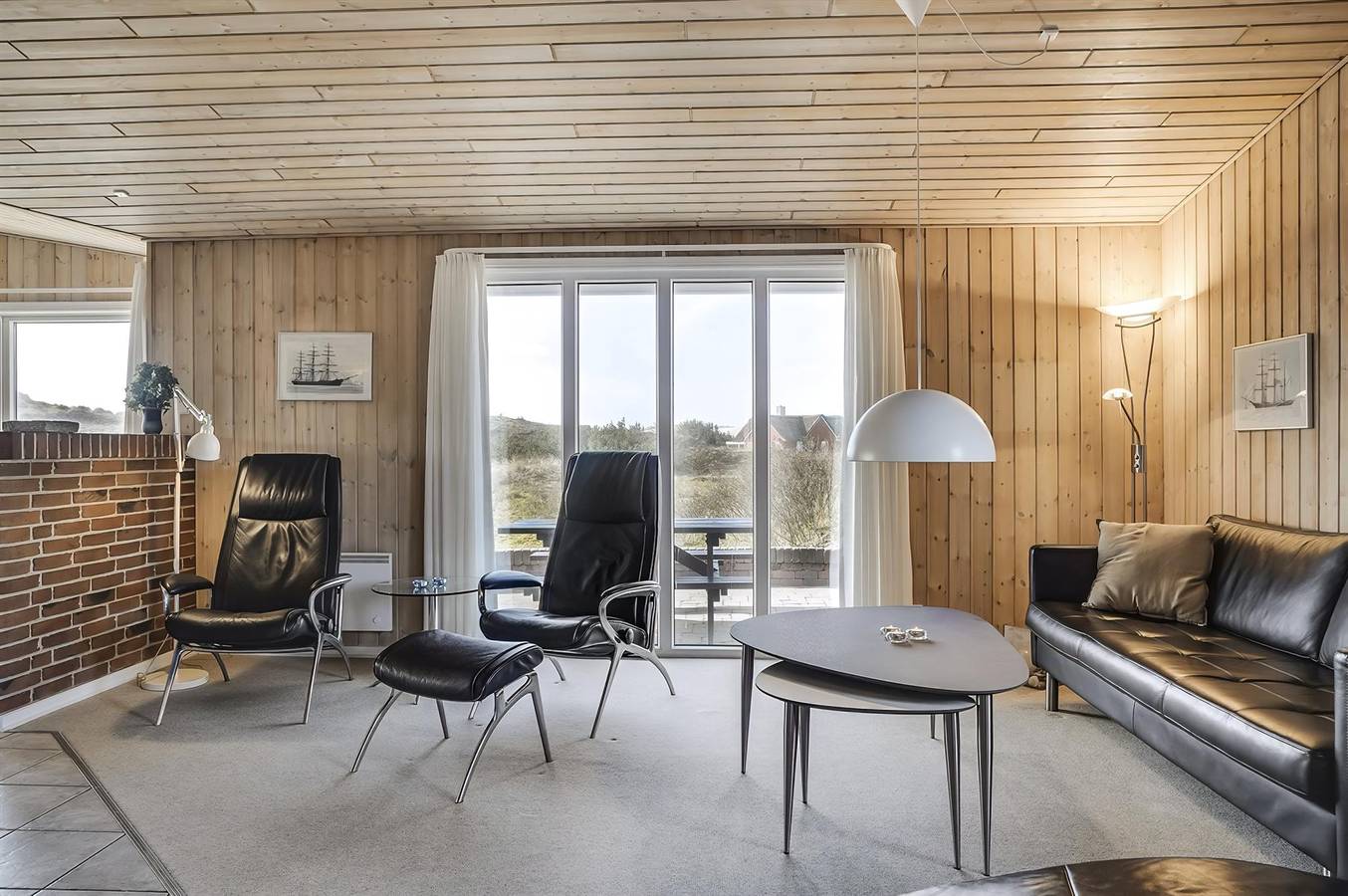 Stunning home in Hvide Sande w/ 4 Bedrooms, Sauna and Wifi in Skodbjerge, Hvide Sande